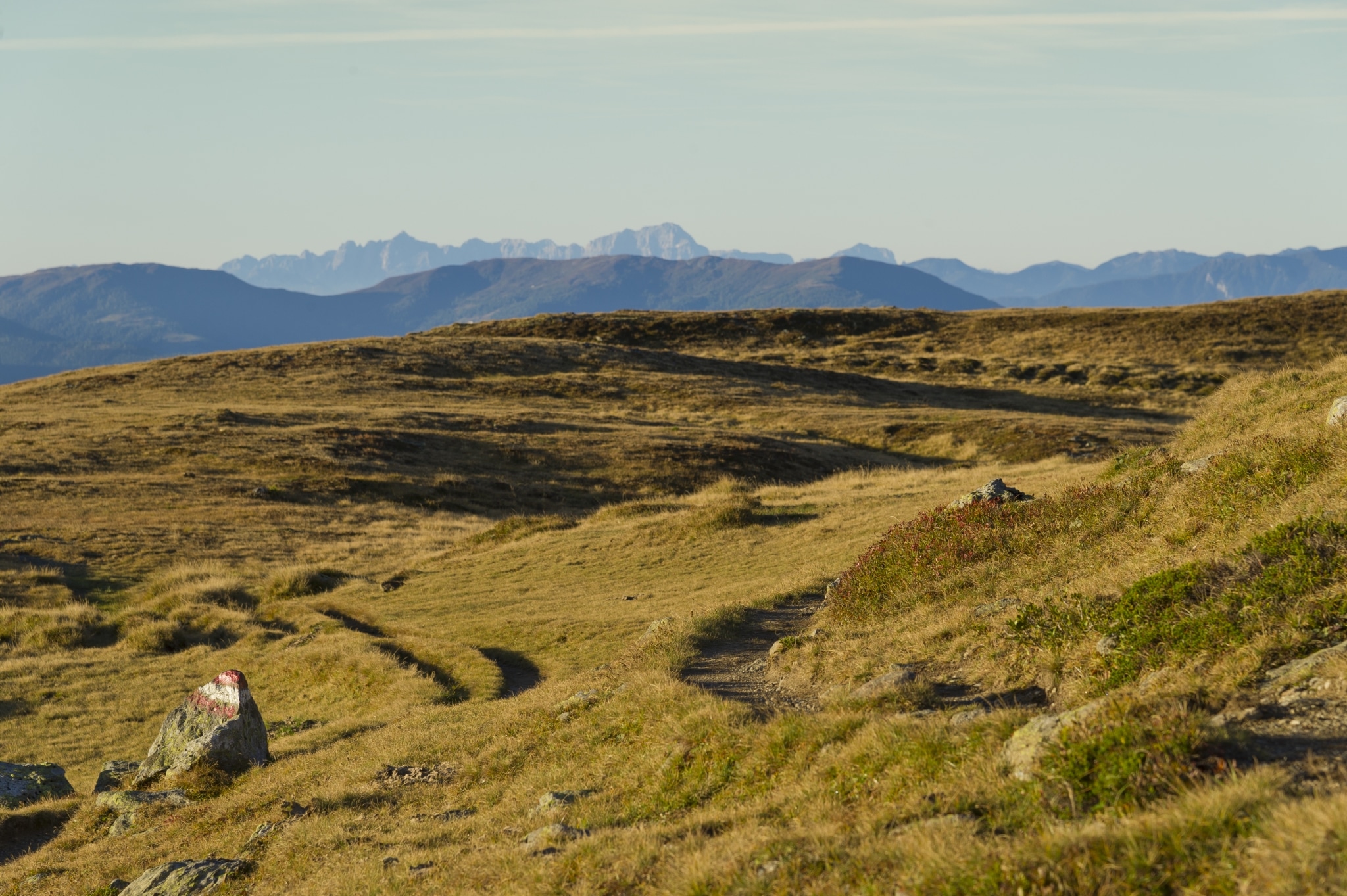berglandschaft-aineck-franzgerdl-tourismusregion-katschberg-rennweg_15890921855_o
